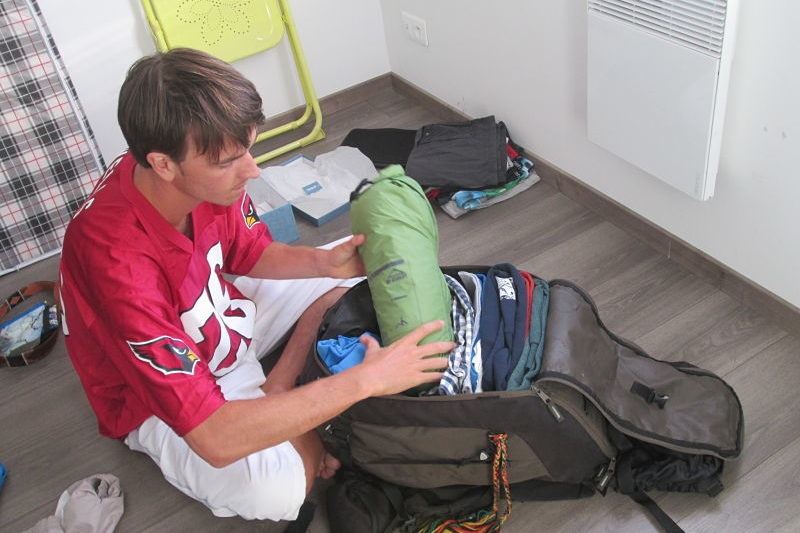 Un backpacker prêt à déménager