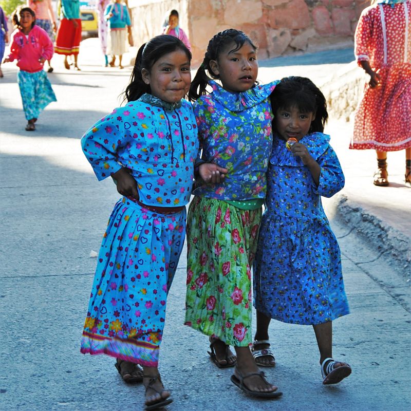 Enfants dans les rues de Cerocahui
