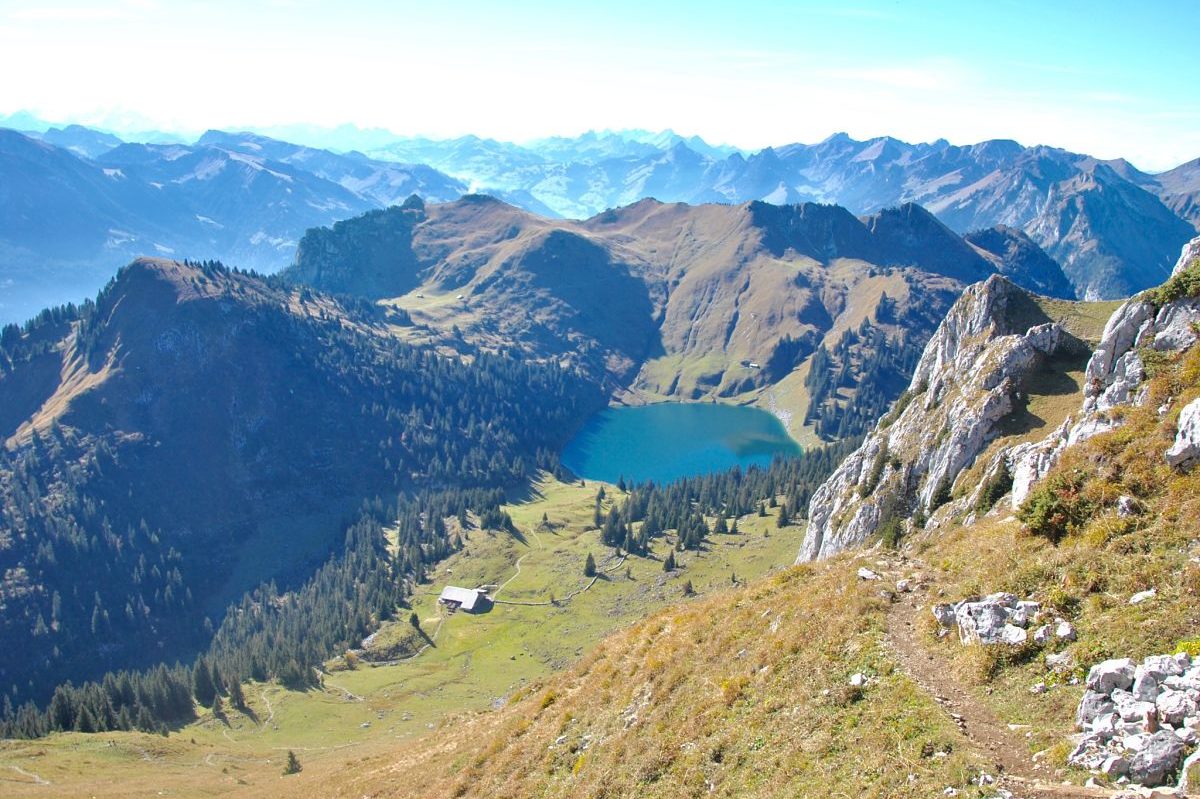 Randonnée et trottinette au Stockhorn Randonnée et trottinette au Stockhorn