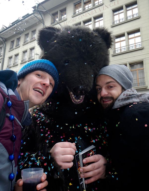 Ours au marché à l'oignon de Berne