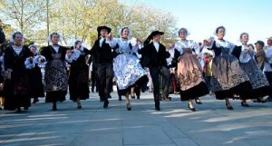 Défilé de danse bretonne à Vannes avec le Tradi'Deiz