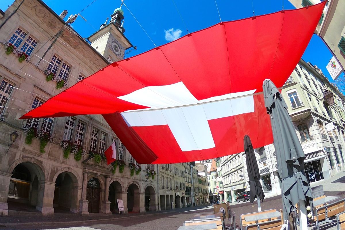 Vivre en Suisse, information pour trouver un travail, un logement, une banque et une assurance