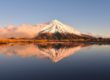 Randonnée photographique au Pouakai Tarn devant le Mont Taranaki en hiver